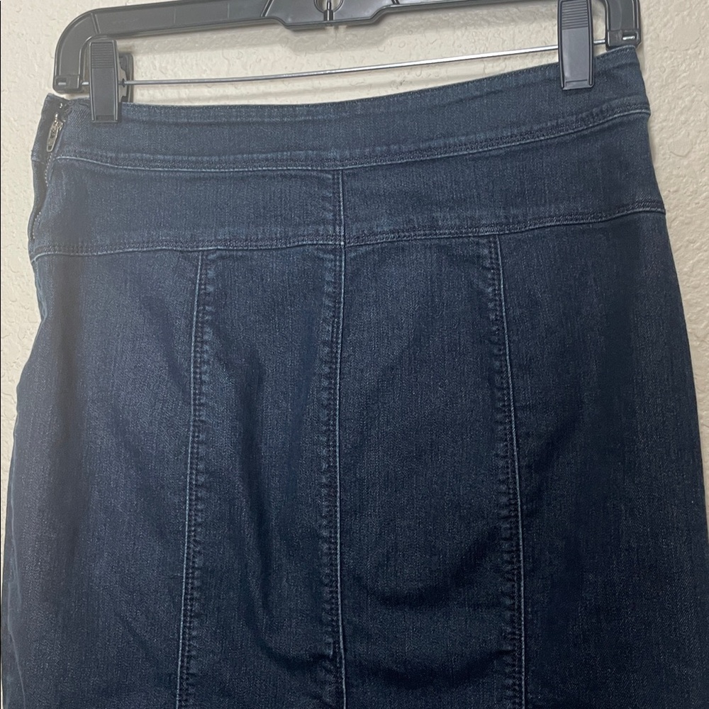 Ann Taylor Women's Dark Denim Pencil Skirt. Good Condition. Size 2P. - Picture 6 of 9